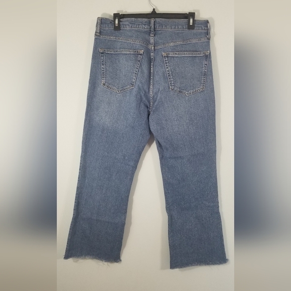 GAP Jean's. High Rise Vintage Flair. Medium Wash. Size Large 12/31R. Inseam: 26" - Picture 5 of 8